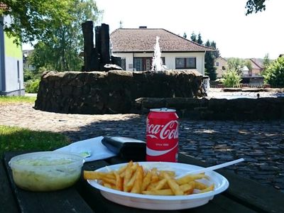 ... krautensalade met pommes en een koele cola ...