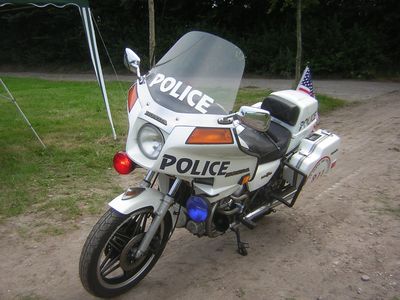 ... Police motor ...