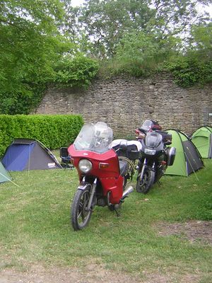 plekje voor tenten en motoren