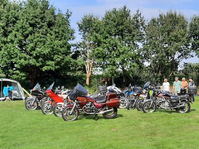 ... tweede rij CX-achtigen ...