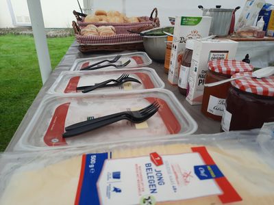 ... jam, hagelslag, vleeswaren, kaas ...